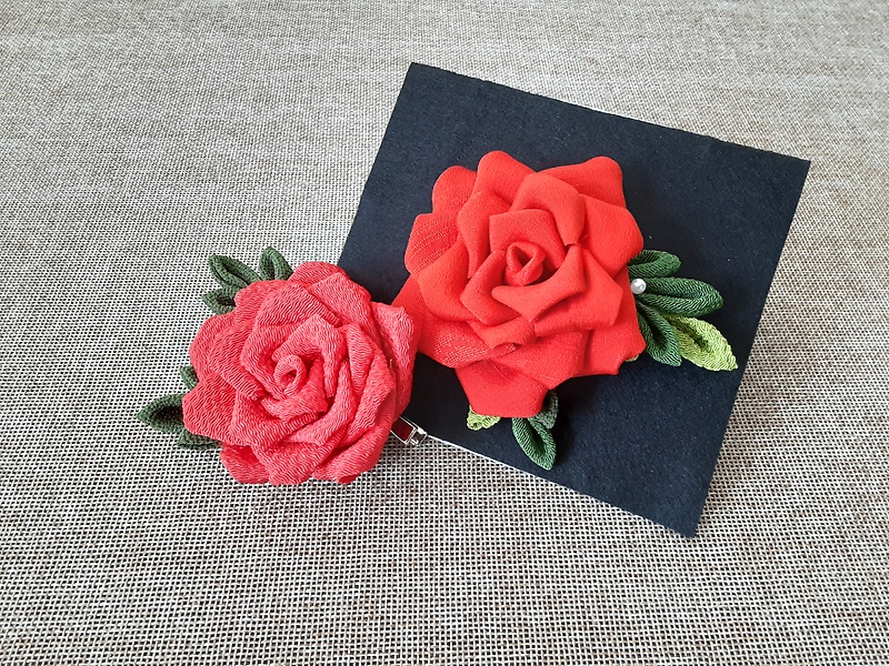 赤コサージュ 赤コサージュ