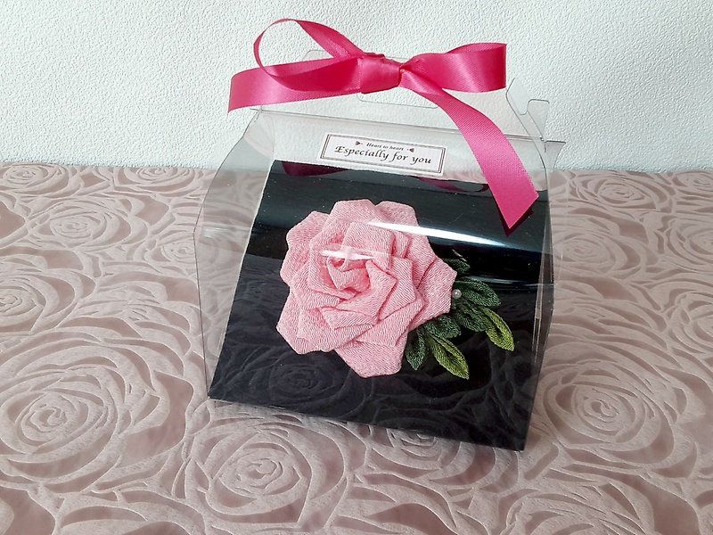 つまみ細工作家 山口こずえさん作ピンクコサージュ つまみ細工作家 山口こずえさん作ピンクコサージュ