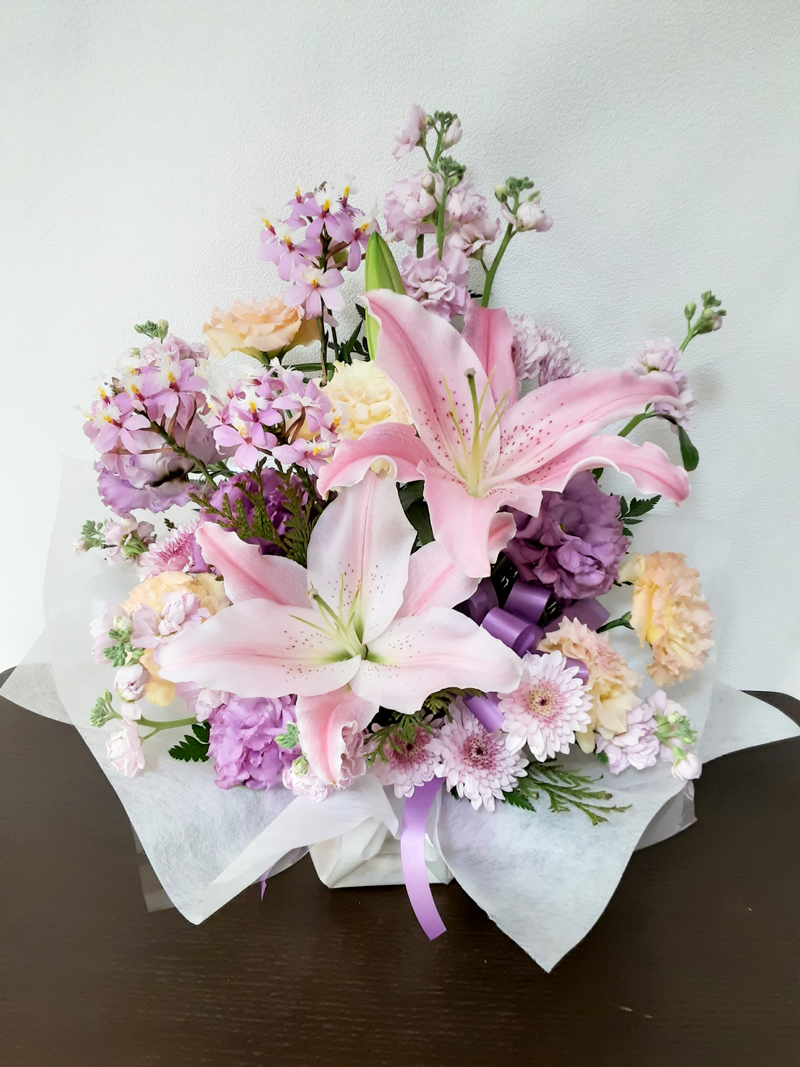 ユリのアレンジメントピンク